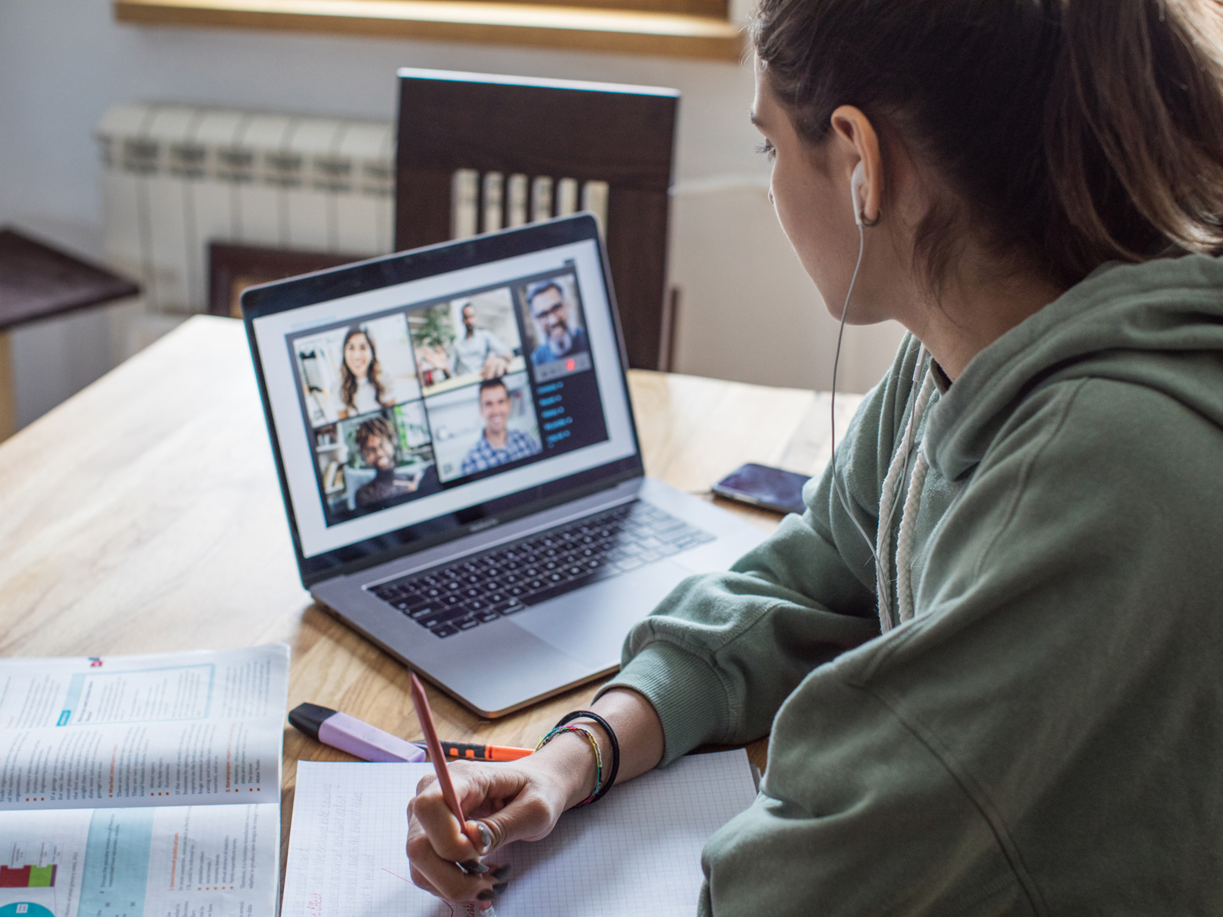 How I fostered multilingual student discussion in asynchronous online classes 