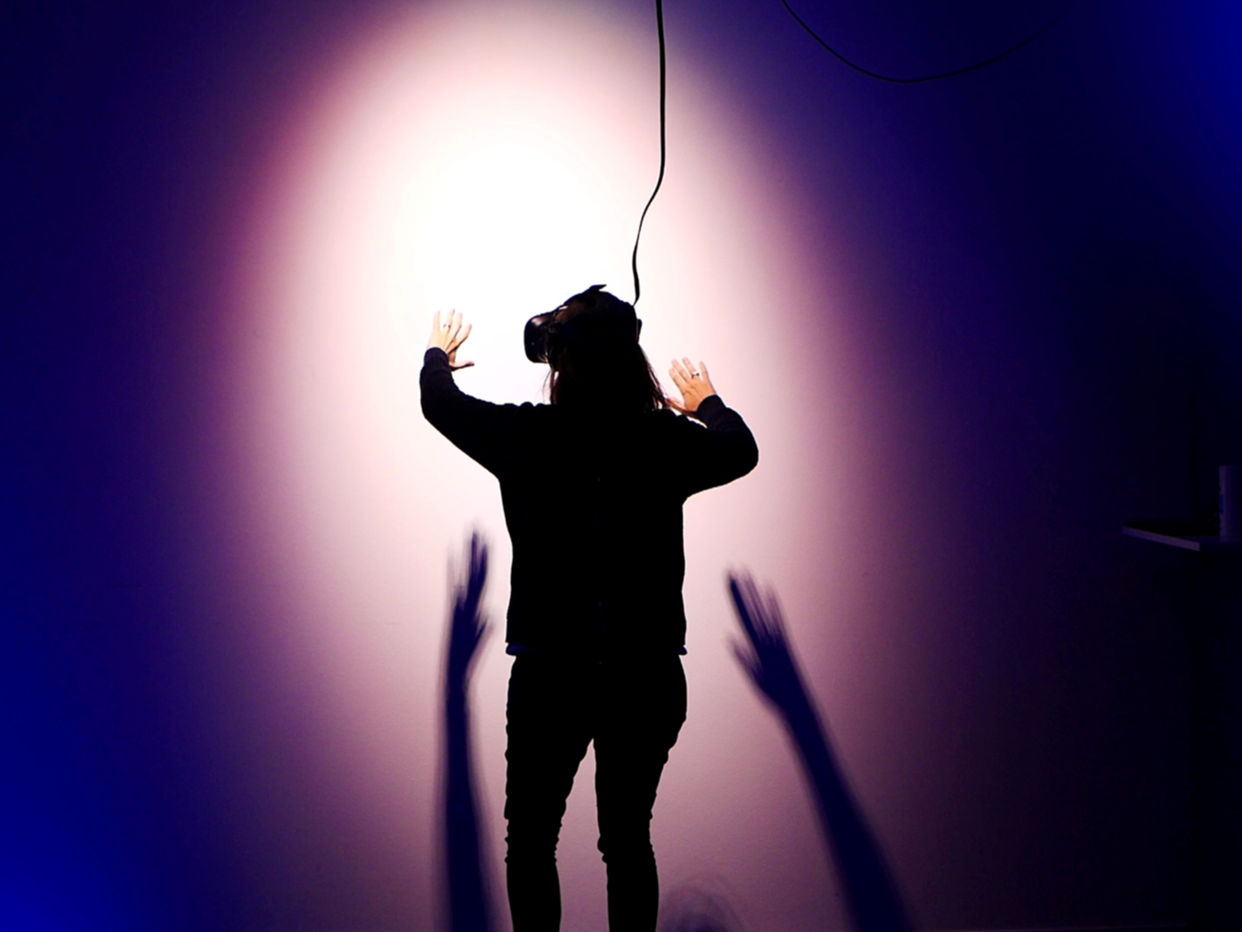 Using virtual reality to create avatar videos for teaching online