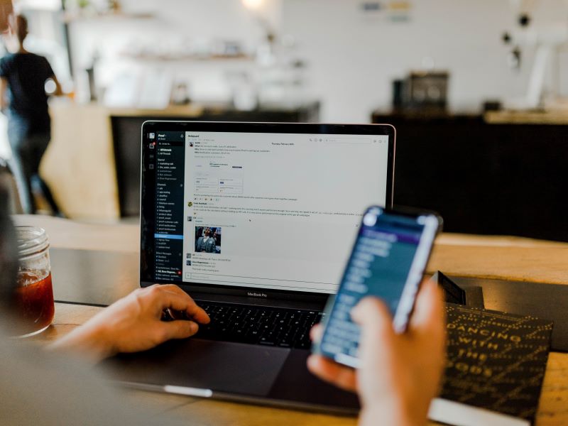 Using learning technologies to enhance students’ professional communication skills