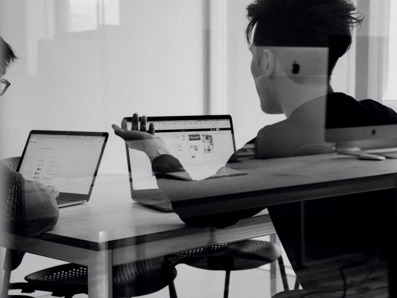 Supporting foreign-language students in online class discussions  