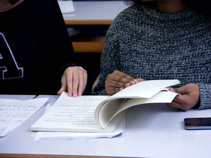 Online review exercises to improve student performance in large courses