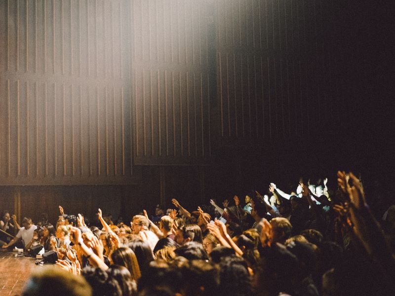 Teaching at scale: reaching all your students in large classes 