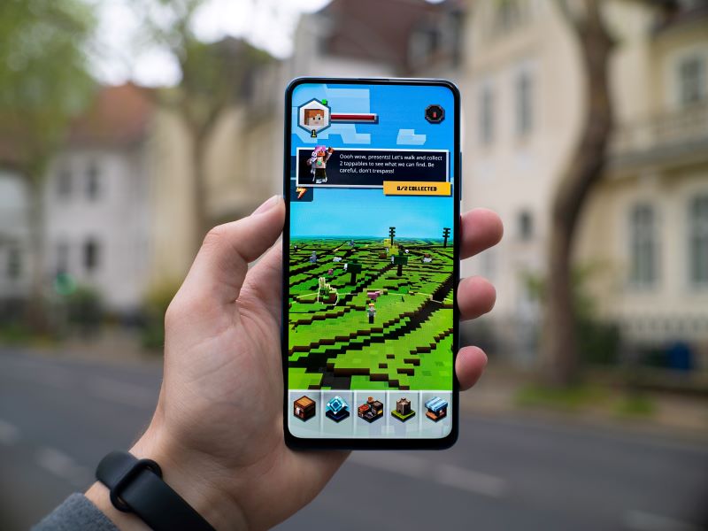 Generating immersive, large-scale teaching experiences in video games 