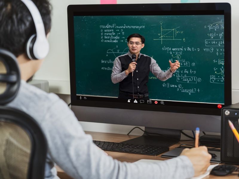 Classroom management strategies to enhance hyflex learning