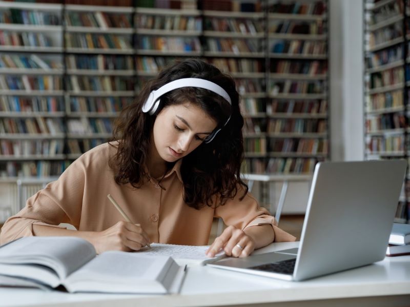 Mini virtual writing retreats to support and connect tutees