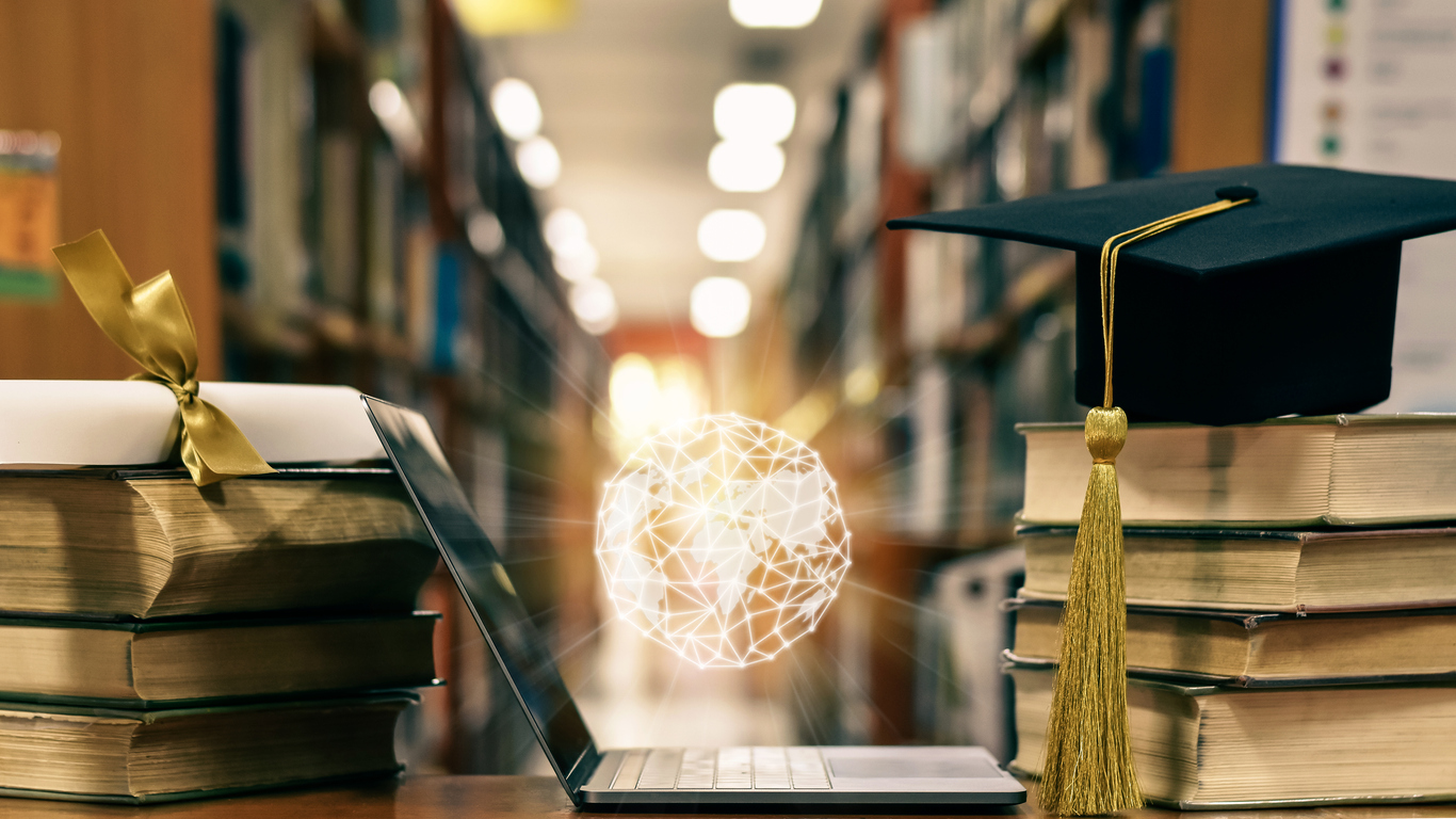 Pedagogic paradigm 4.0: bringing students, educators and AI together
