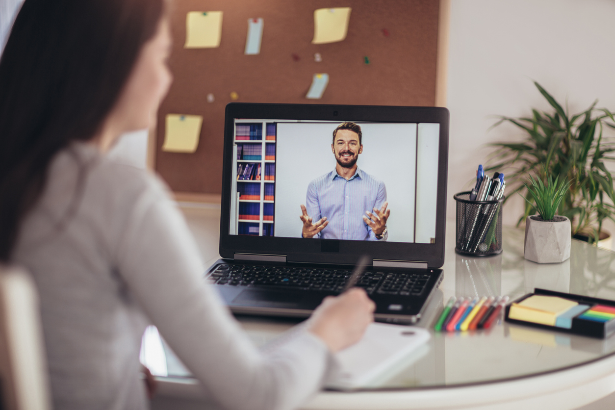 The demand for online education is still growing, so how can we meet it?