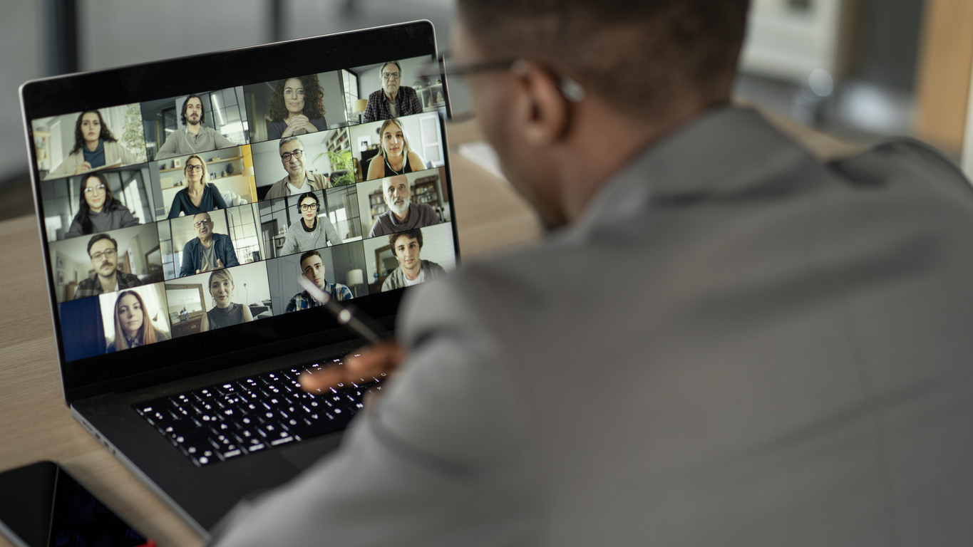 Synchronous or asynchronous? When to use which when teaching online