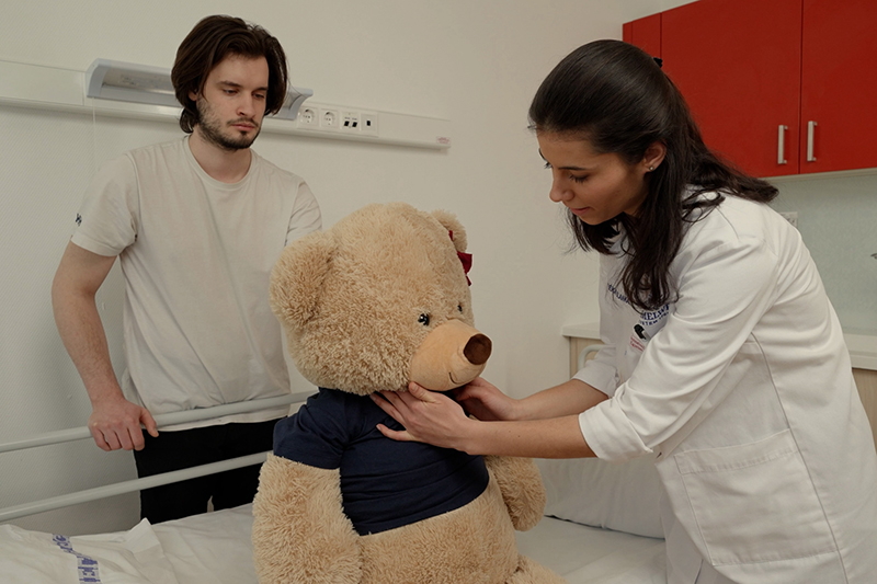 How to teach clinical communication skills in a foreign language from scratch