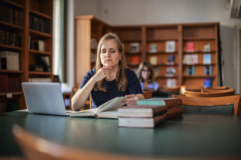How do we write alternative text for images in education?
