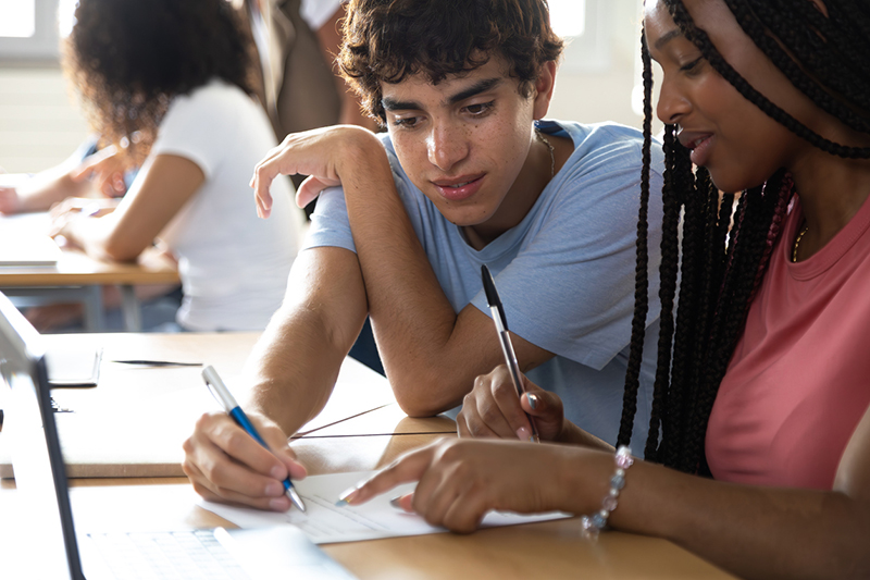 Use peer feedback to build engagement and belonging online