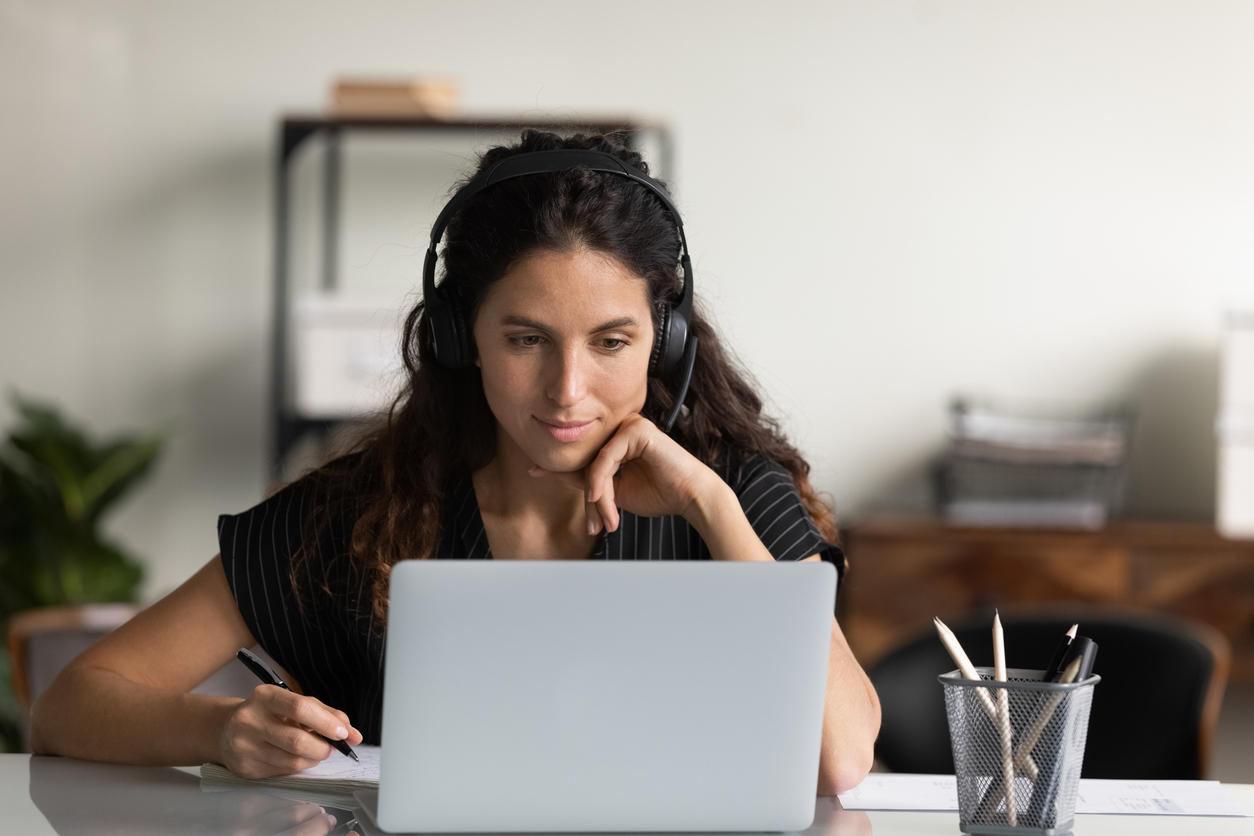 Key strategies for successfully marketing an online course