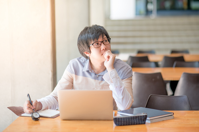 Brainstorming benefits of an AI writing assistant app