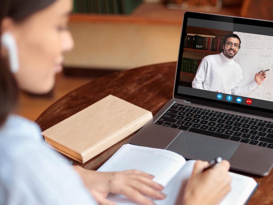 A student watching a recorded lecture online