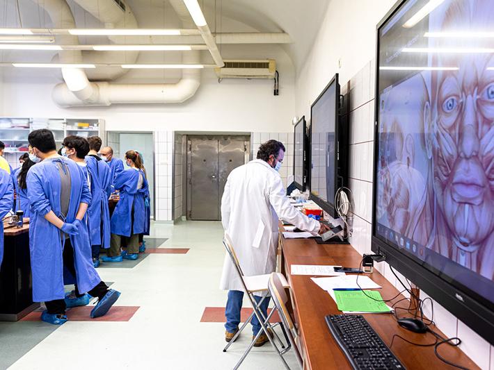 Students in an anatomy class at Semmelweis University