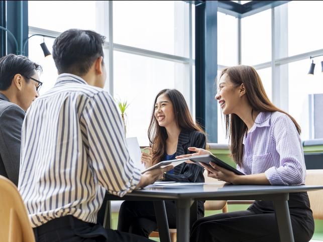 Students and business people meet
