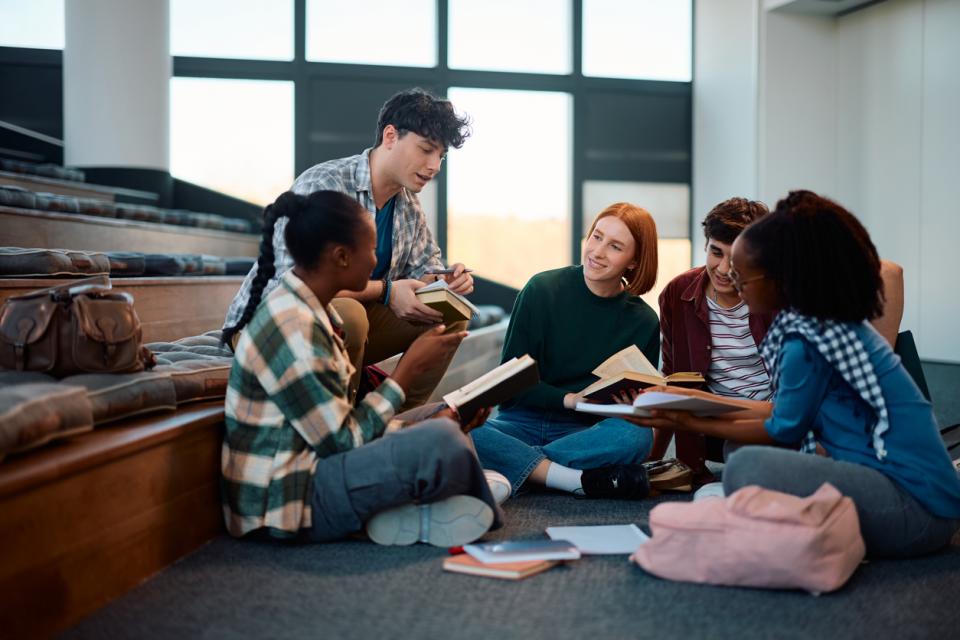A group of students reading together