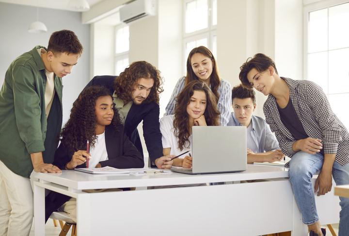 A group of students work together