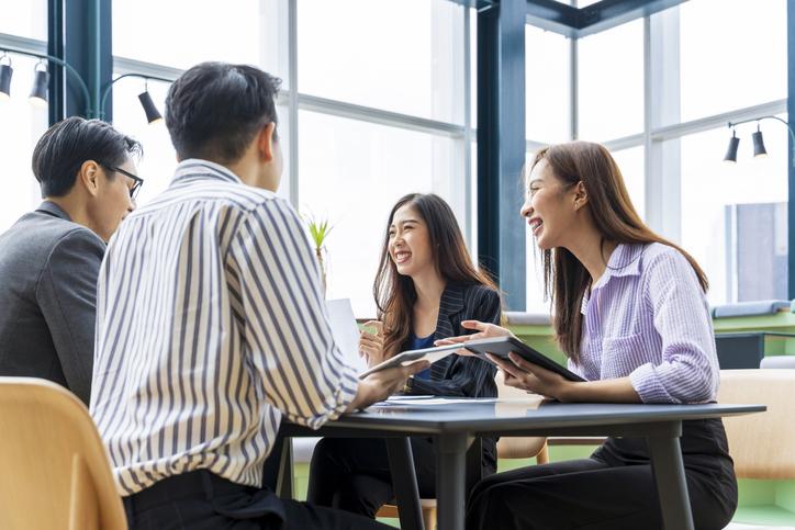 Students and business people meet
